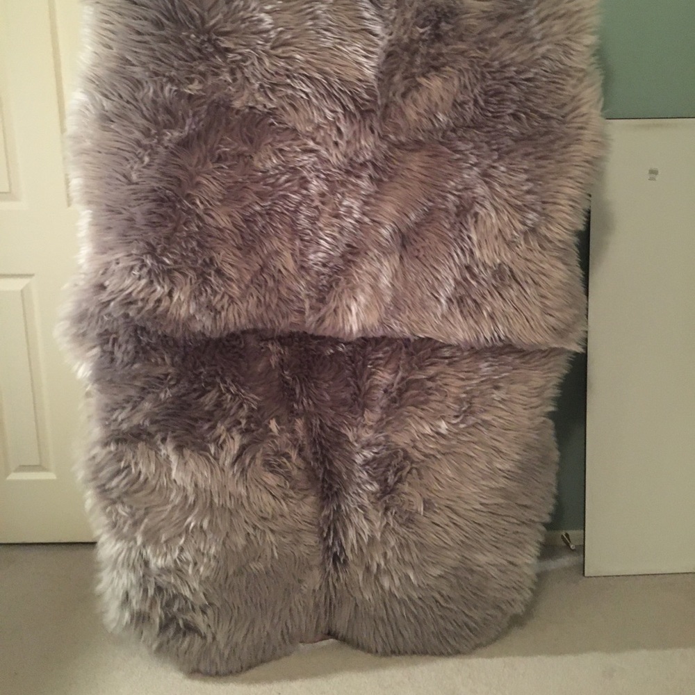 Fluffy Rug - Picture 3 of 3
